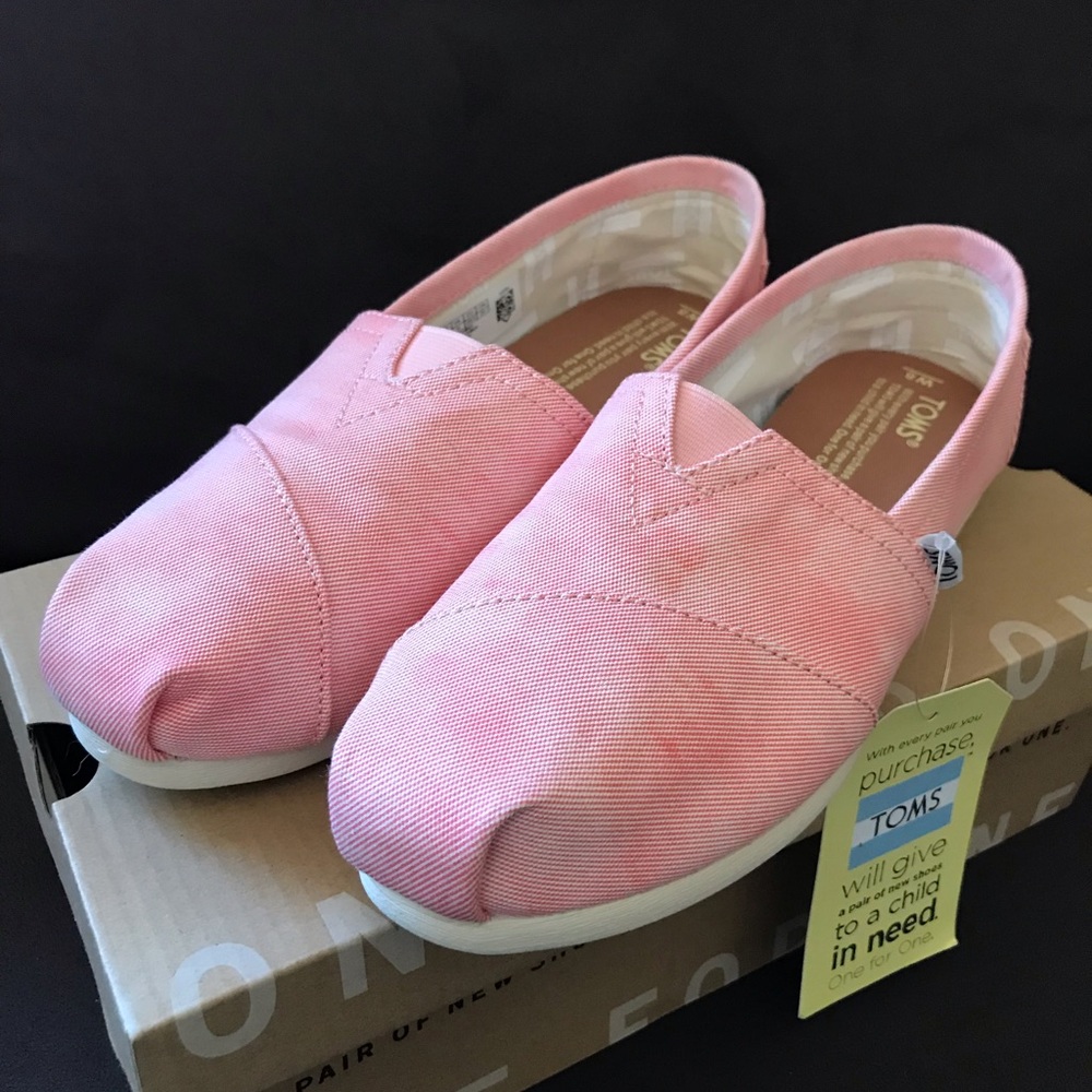 TOMS Classic in Coral Washed Twill NWT